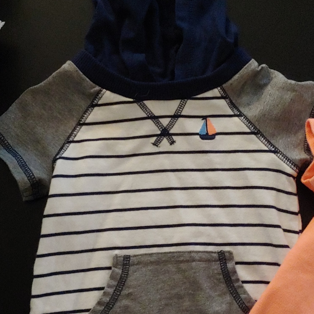2 Shorts Rompers - Picture 2 of 3